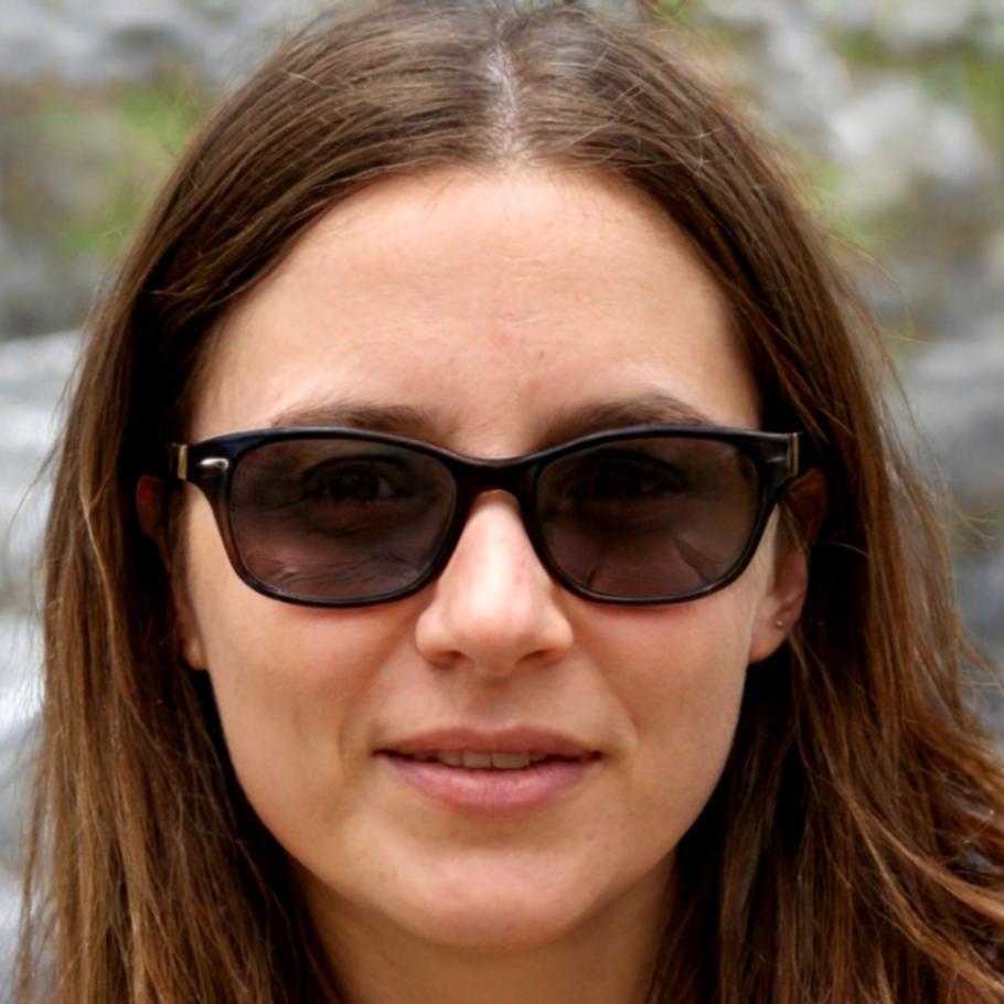 Portrait d'Émilie Fontaine, ancienne étudiante en administration système